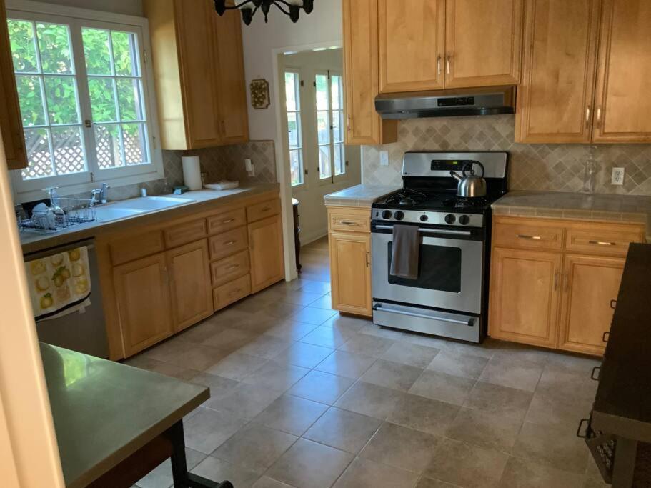 לוס אנג'לס House, Walking Distance From Universal Studios מראה חיצוני תמונה